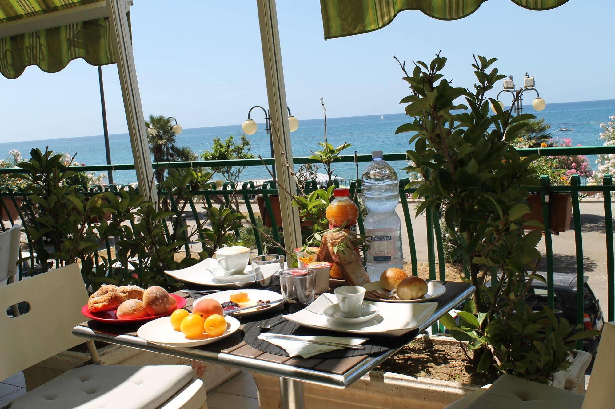 B&B Salerno In Luaran gambar